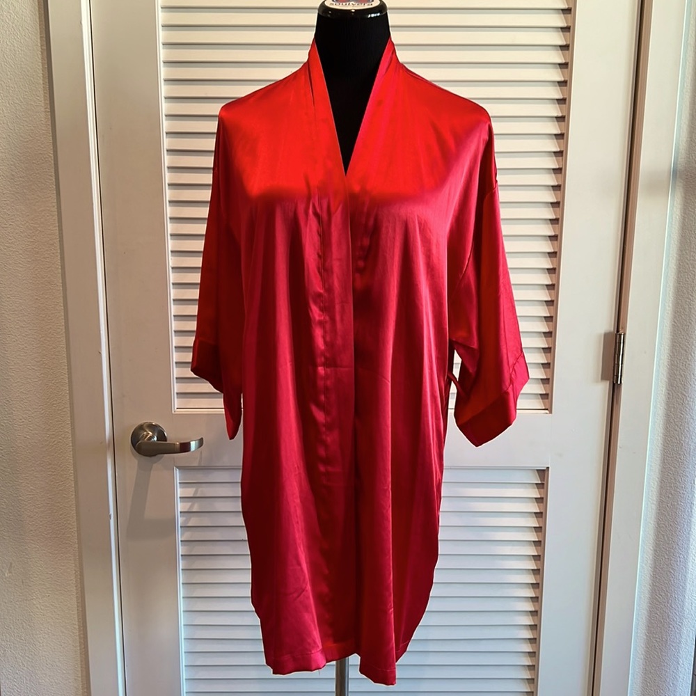 Red Silk Victoria’s Secret Robe. Sz M/ML. Gently worn. Comes with matching belt